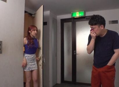 Bị phát hiện tận trời khi đang xài quần lót của cô hàng xóm để thủ dâm