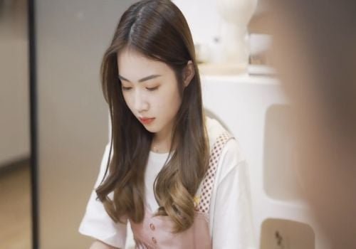 Cha dượng xâm phạm quan hệ tình dục với con gái nhỏ tuổi