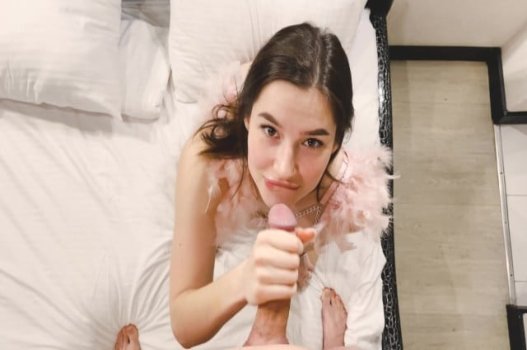 Chị gái thích học và cũng thích làm chuyện ấy