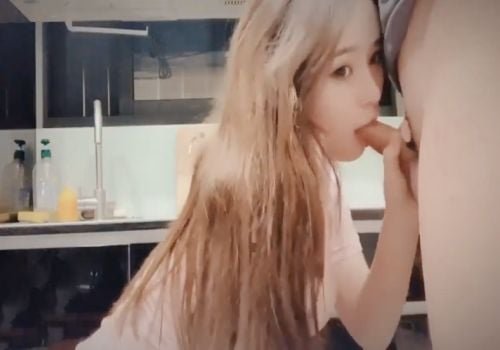 Phê với cô ngực khủng của bạn gái