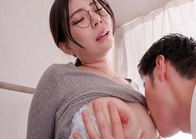 Cô nàng thầy giáo Rei Kamiki khiến học trò phấn khích