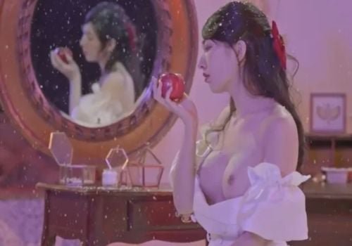 Bạch Tuyết tham gia hành động tình dục chất lượng cao